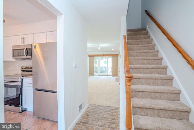 41 TENNYSON DR, Plainsboro, NJ 08536