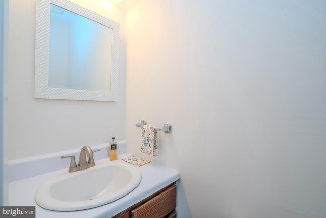 41 TENNYSON DR, Plainsboro, NJ 08536