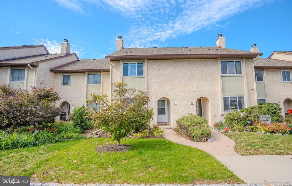 41 TENNYSON DR, PLAINSBORO, NJ 08536 — exterior