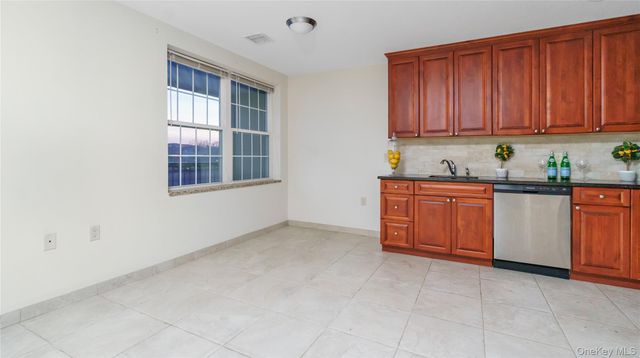 400 Carney Street 608, Glen Cove, NY 11542