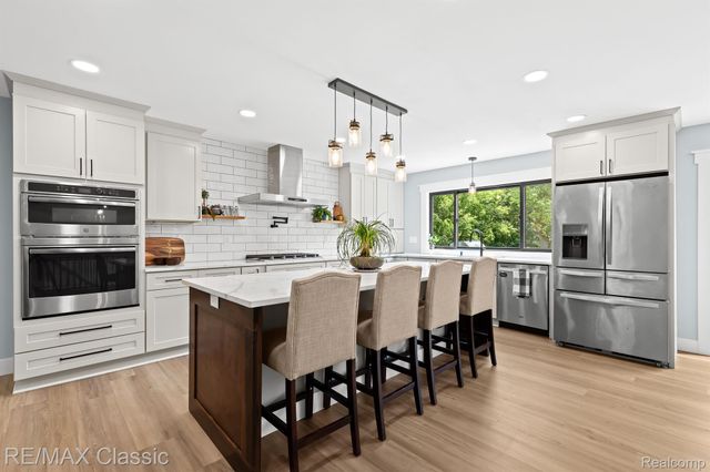 295 Whispering Pines, Milford Twp, MI 48380