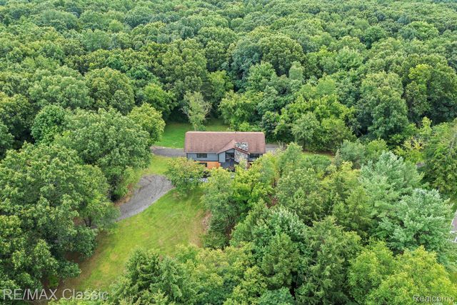 295 Whispering Pines, Milford Twp, MI 48380