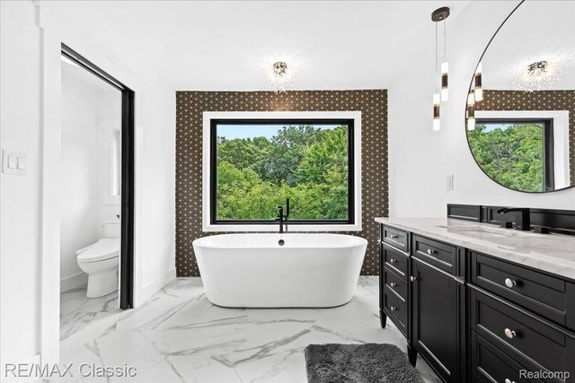 295 Whispering Pines, Milford Twp, MI 48380