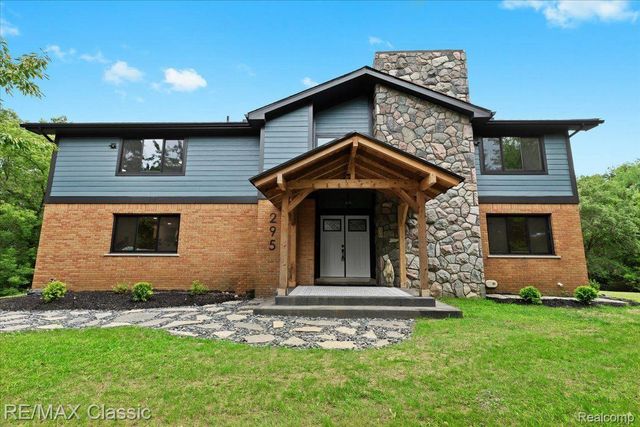 295 Whispering Pines, Milford Twp, MI 48380