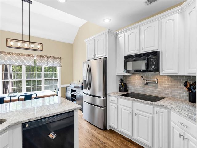 157 Cooks Way, Mcdonough, GA 30252