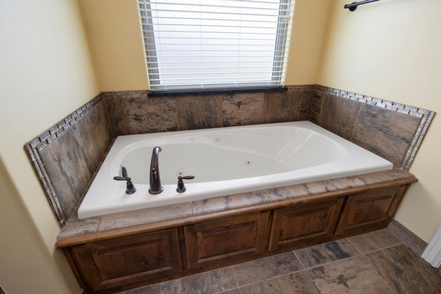 3764 E Knollwood Drive, Ozark, MO 65721