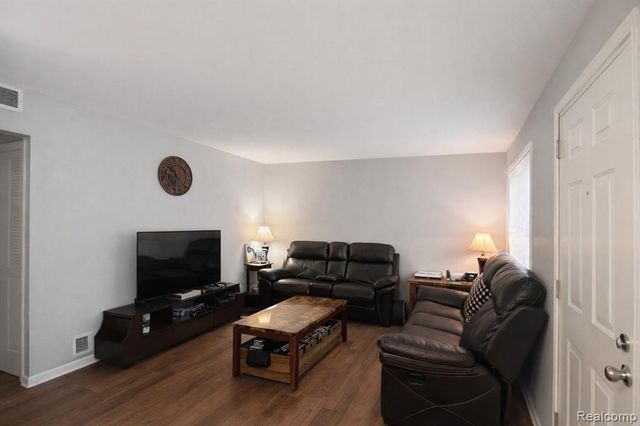 27054 Vance Street, Madison Heights, MI 48071