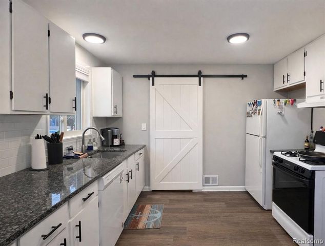 27054 Vance Street, Madison Heights, MI 48071