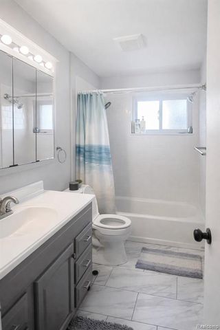 27054 Vance Street, Madison Heights, MI 48071