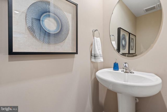 372 ECLIPSE ST, Charles Town, WV 25414