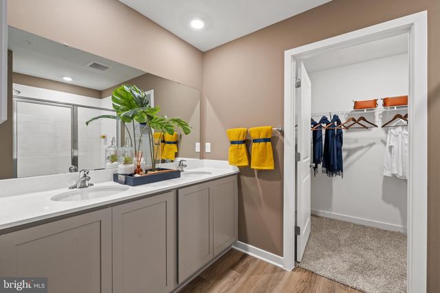 372 ECLIPSE ST, Charles Town, WV 25414