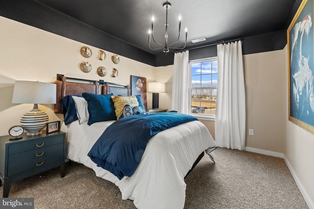 372 ECLIPSE ST, Charles Town, WV 25414