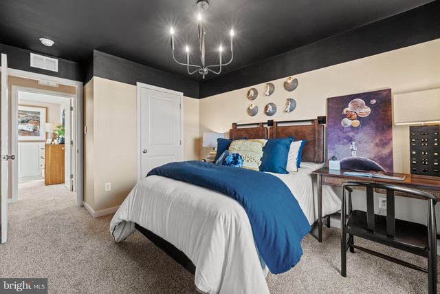 372 ECLIPSE ST, Charles Town, WV 25414