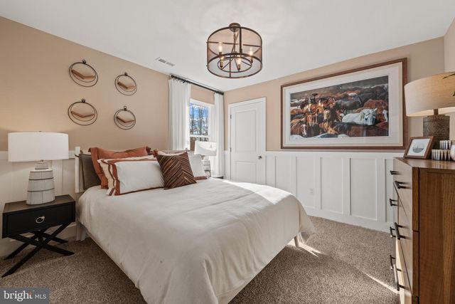 372 ECLIPSE ST, Charles Town, WV 25414