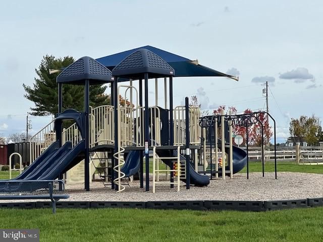 372 ECLIPSE ST, Charles Town, WV 25414