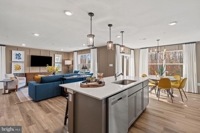 372 ECLIPSE ST, Charles Town, WV 25414