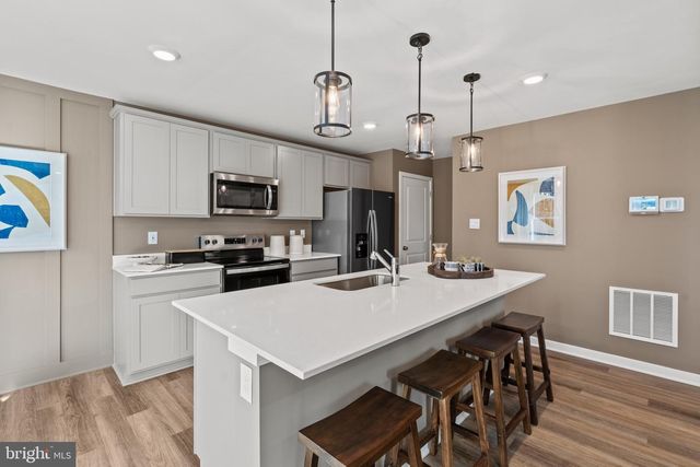 372 ECLIPSE ST, Charles Town, WV 25414