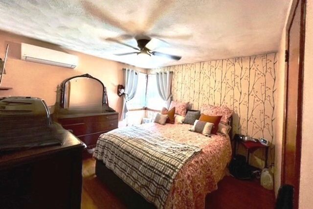 44 Wilson Ave, Chicopee, MA 01013