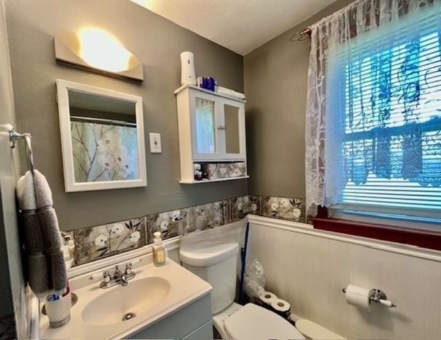 44 Wilson Ave, Chicopee, MA 01013