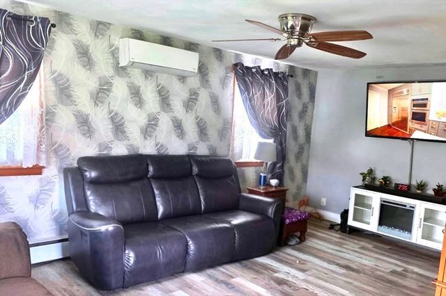 44 Wilson Ave, Chicopee, MA 01013