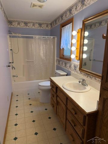 1641 Amelith Road, Bay City, MI 48706