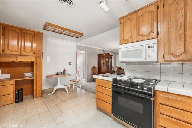 1152 E Avenue J1, Lancaster, CA 93535
