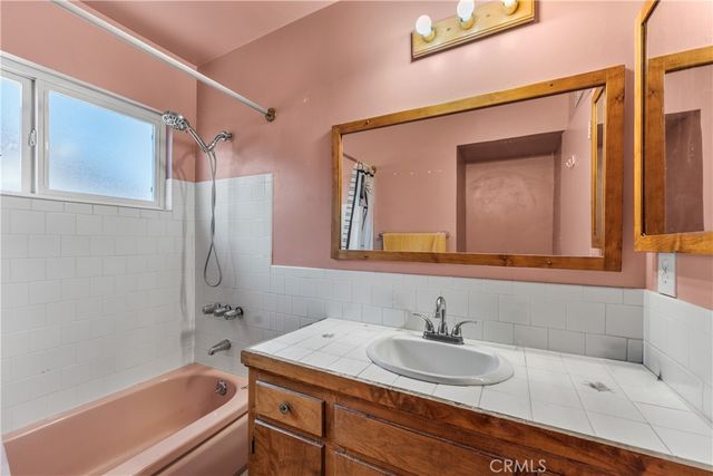 1152 E Avenue J1, Lancaster, CA 93535