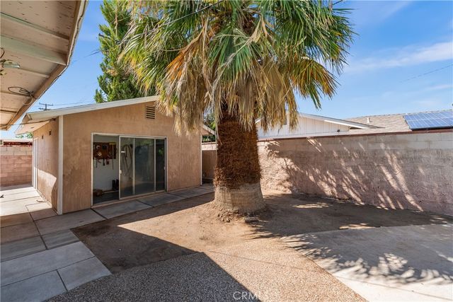 1152 E Avenue J1, Lancaster, CA 93535