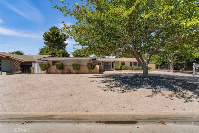 1152 E Avenue J1, Lancaster, CA 93535
