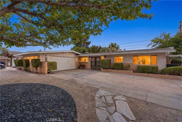 1152 E Avenue J1, Lancaster, CA 93535