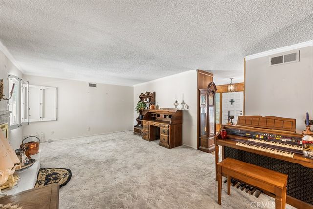 1152 E Avenue J1, Lancaster, CA 93535