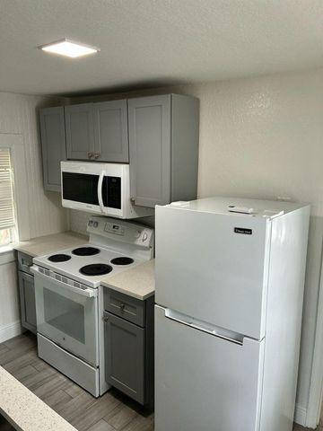 912 8th Street, West Palm Beach, FL 33401