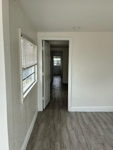 912 8th Street, West Palm Beach, FL 33401