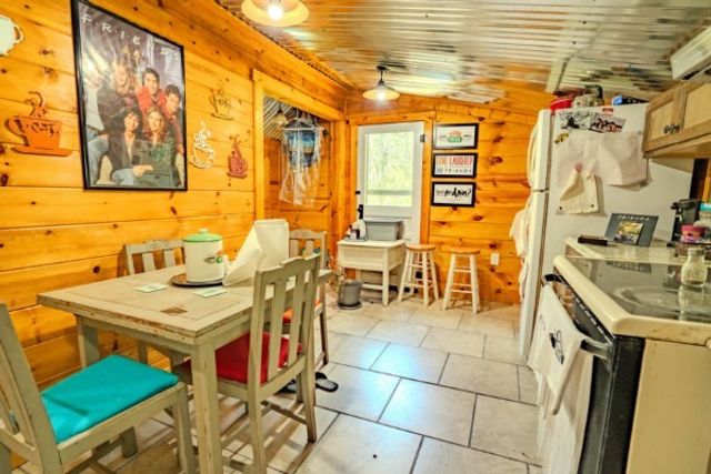 2167 Powdermill Hill Rd, Lawrenceburg, TN 38464
