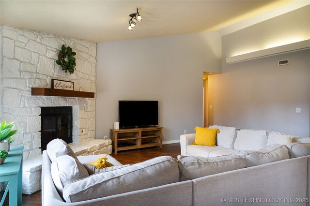 428 W 113th Street S, Jenks, OK 74037