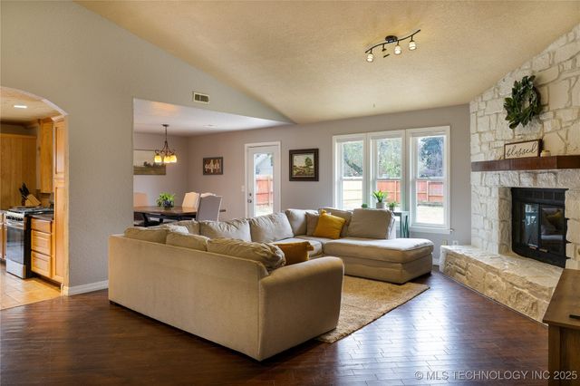 428 W 113th Street S, Jenks, OK 74037