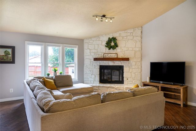 428 W 113th Street S, Jenks, OK 74037