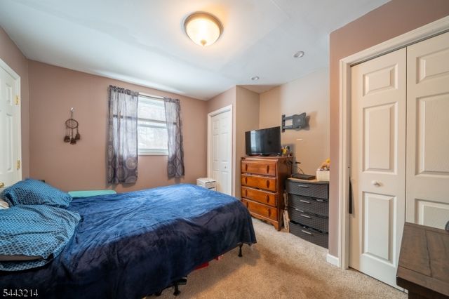 6 Pine St E, Vernon Twp., NJ 07422