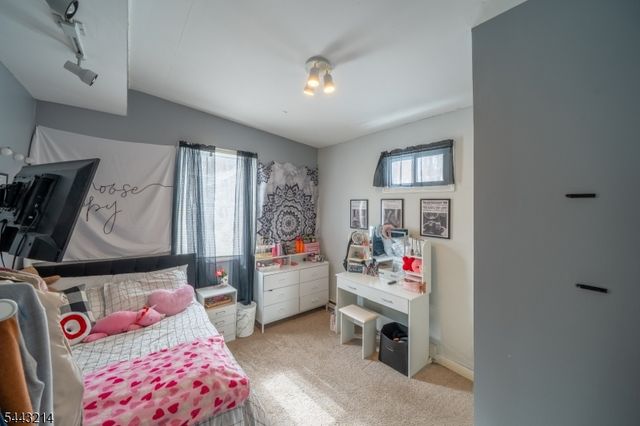 6 Pine St E, Vernon Twp., NJ 07422