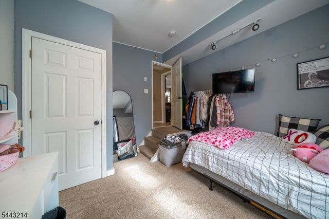 6 Pine St E, Vernon Twp., NJ 07422