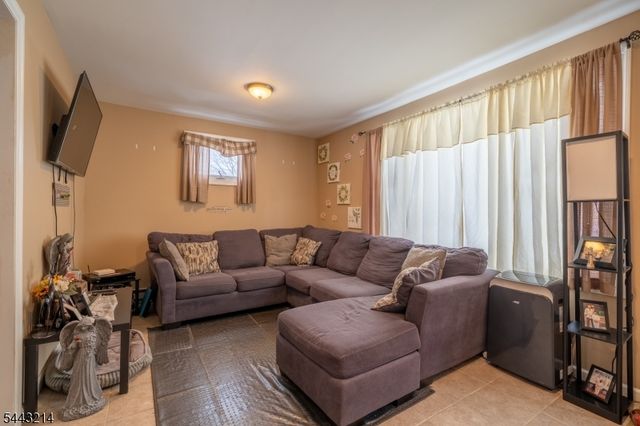 6 Pine St E, Vernon Twp., NJ 07422
