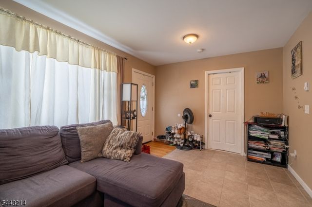 6 Pine St E, Vernon Twp., NJ 07422