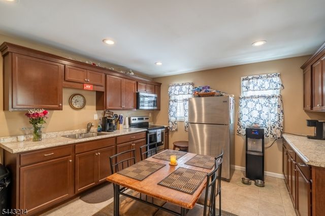 6 Pine St E, Vernon Twp., NJ 07422