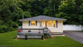 6 Pine St E, Vernon Twp., NJ 07422