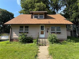 2609 School Street, Des Moines, IA 50311