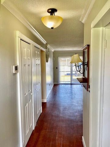 6112 Forest Hill Boulevard 101, West Palm Beach, FL 33415