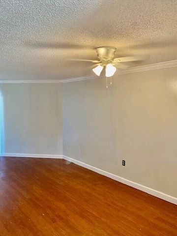 6112 Forest Hill Boulevard 101, West Palm Beach, FL 33415