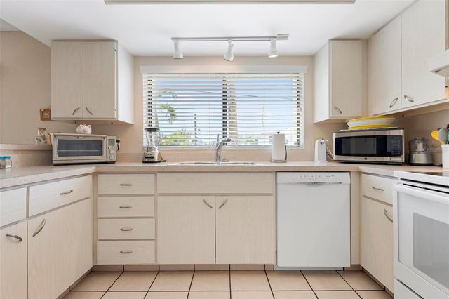6703 MIDNIGHT PASS ROAD 101, Sarasota, FL 34242