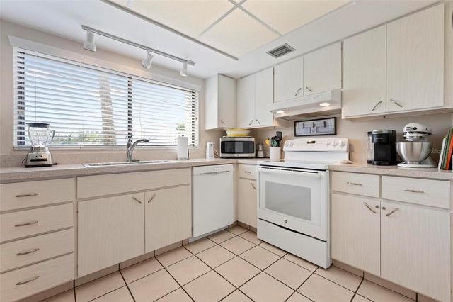 6703 MIDNIGHT PASS ROAD 101, Sarasota, FL 34242