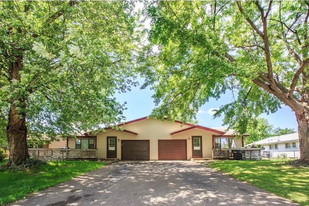 8225 June Avenue N, Brooklyn Park, MN 55443